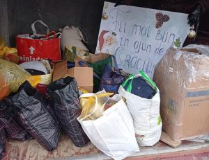 Târg de caritate „Fii mai bun în ajun de Crăciun”