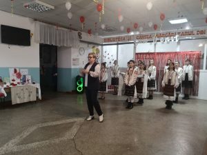 Atelier raional de formare a directorilor adjuncți și a responsabililor pentru educație „Managementul colectivului de elevi, priorități și strategii de acțiune în societatea cunoașterii”.