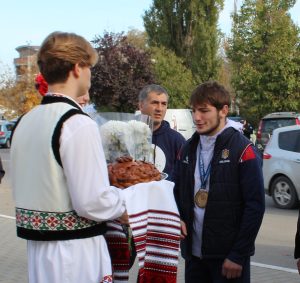 Campionul Mondial, Vitalie Eriomenco întâmpinat cu pâine și sare de către conducerea raionului Căușeni